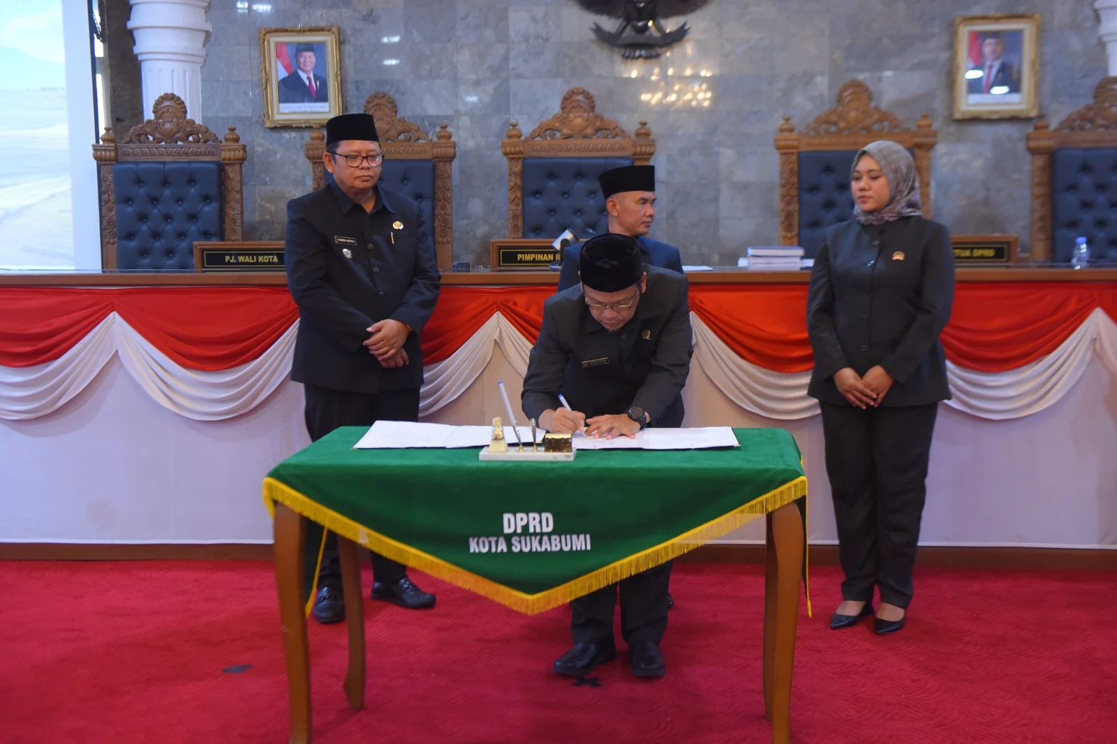 Pemkot dan DPRD Tetapkan Perubahan Perda Pajak Daerah