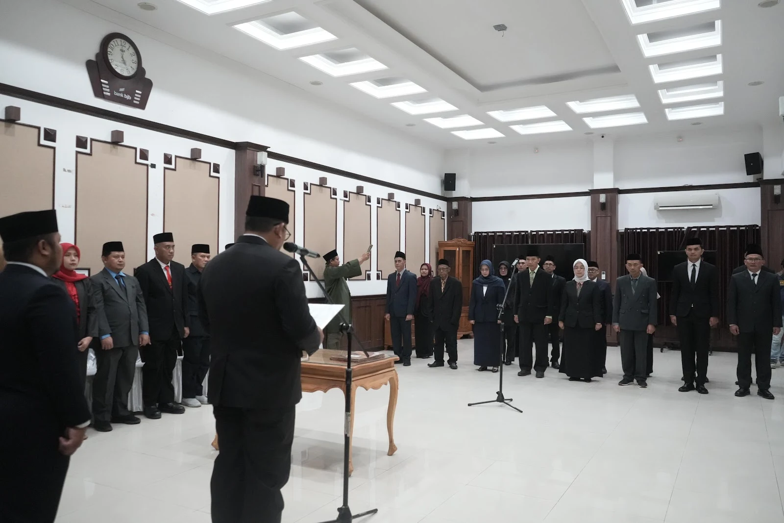 Pj Wali Kota Sukabumi Lantik 17 Pejabat, Perkuat Birokrasi