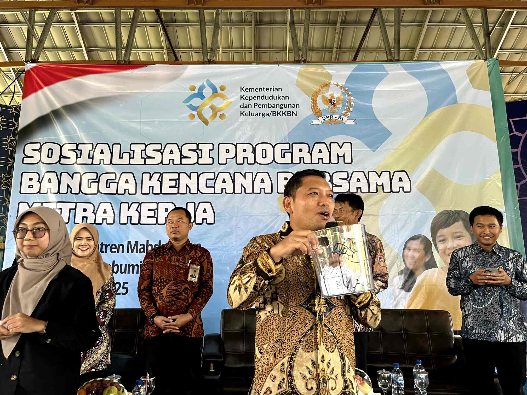 Sosialisasi Program Bangga Kencana, Zainul Munasichin Dorong Keluarga Berkualitas