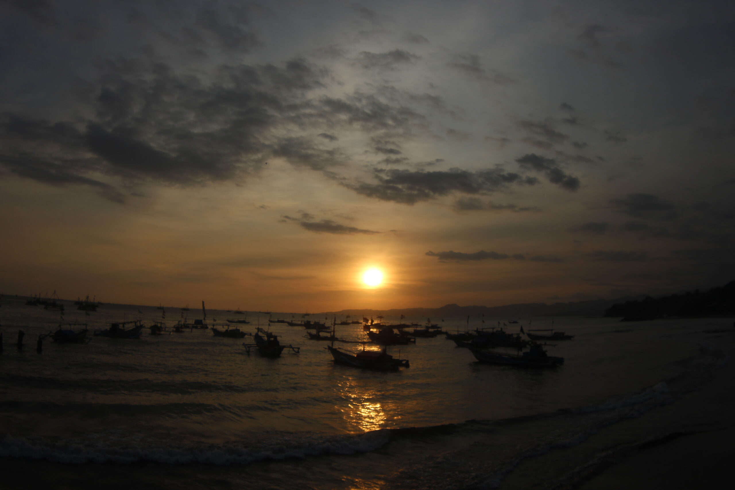 Pelagi Mistis dan Sejarah di Balik Pesona Palabuhan Ratu Sukabumi