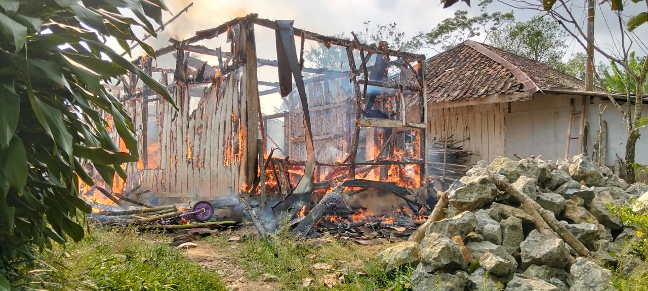 Rumah Nenek Oob di Sagaranten Sukabumi Ludes Terbakar, Butuh Bantuan Mendesak