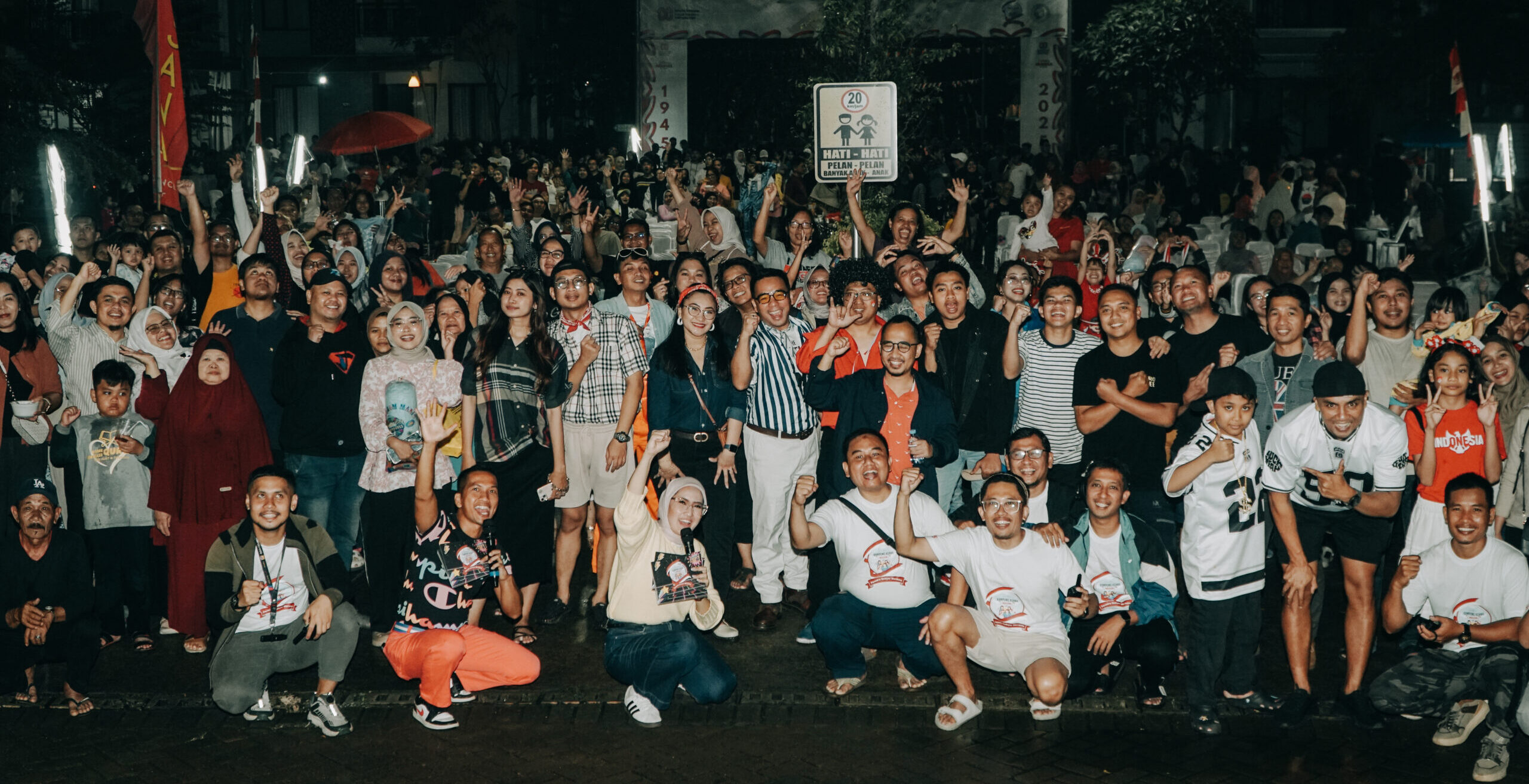 Kebersamaan Warga Asana Merdeka dengan Gaya 80’s