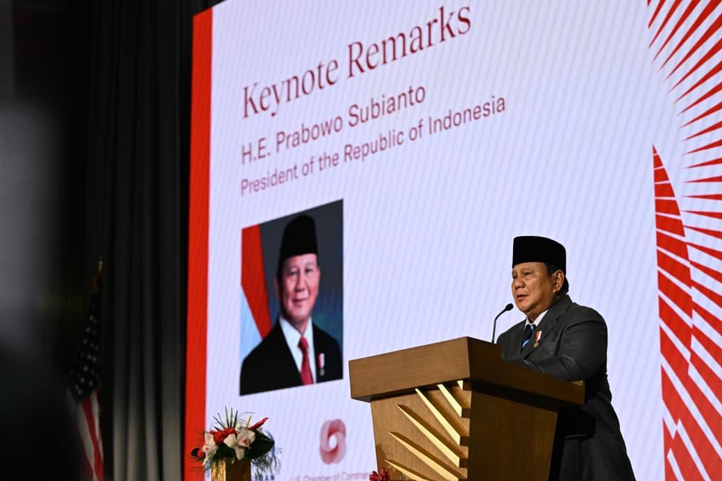 Presiden Prabowo Subianto menyampaikan pidato pada Gala Iftar Dinner Business Summit di U.S. Chamber of Commerce, Washington, DC, Rabu (18/2/2026). Foto : Setneg