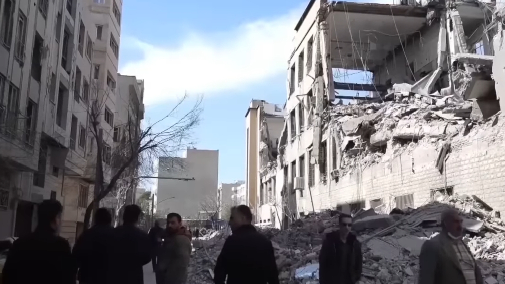 Kondisi Bangunan Hancur Setelah Israel dan As Menyerang Kota Teheran. Foto : Tangkapan Layar YouTube 