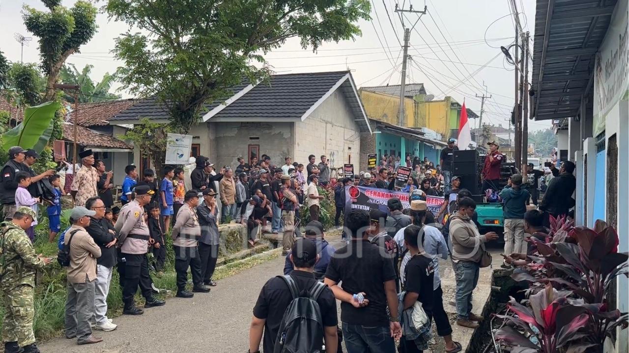 Diduga Olah Limbah Sembarangan dan Menu Buruk, Ratusan Warga Cireundeu Kepung Dapur MBG Girijaya Sukabumi