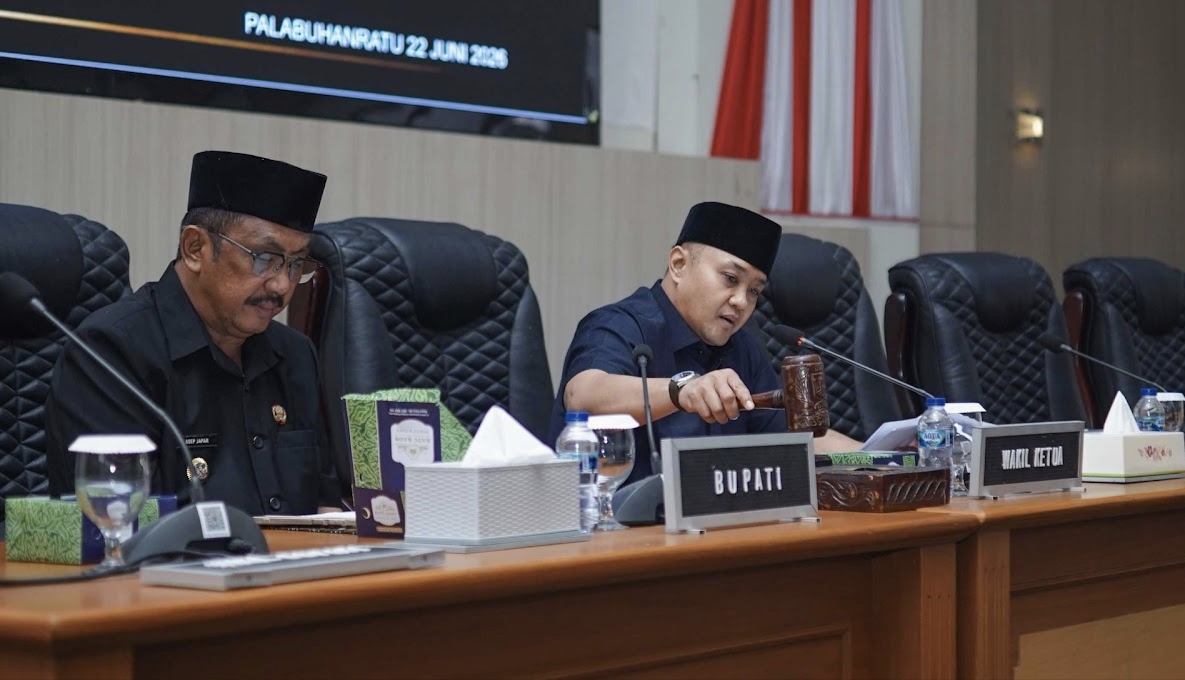 Wakil Ketua I DPRD Kabupaten Sukabumi Yudha Sukmagara memimpin Rapat Paripurna ke-6 Tahun Sidang 2026. Foto : istimewa