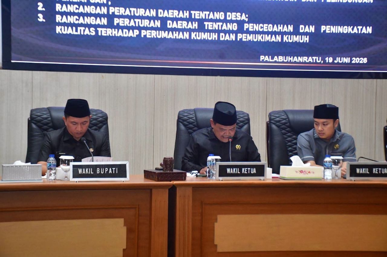 Wakil Ketua DPRD Kabupaten Sukabumi H. Usep menyampaikan prioritas pembahasan sejumlah raperda strategis yang disiapkan untuk mendukung pembangunan daerah dan pelayanan masyarakat. Foto: Istimewa.
