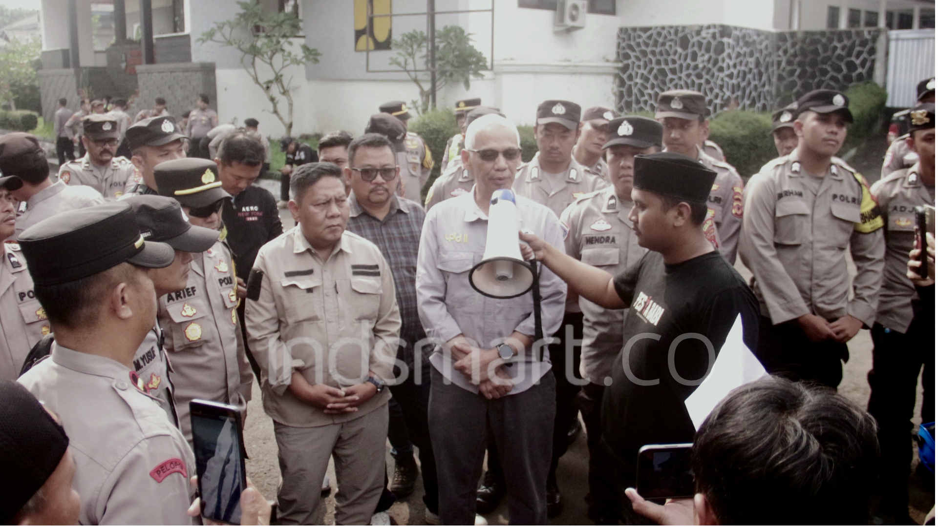 Apakah Budaya Kantor Menormalisasi Judi Online?